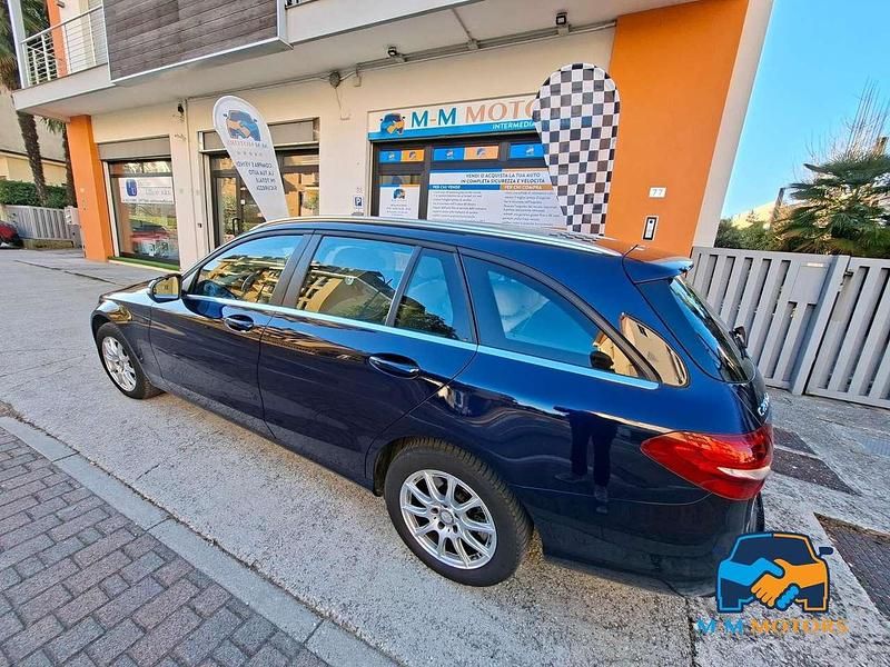 Usata Mercedes C200 136 CV (100 kW) 2016 Blu/azzurro Station wagon