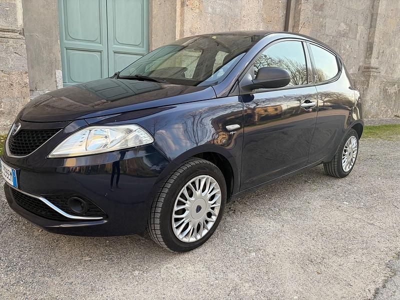 Usata Lancia Ypsilon 69 CV (50 kW) 2016 Utilitaria