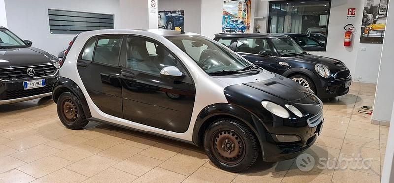 Usata Smart ForFour Pure 74 CV (54 kW) 2005 Nero Utilitaria