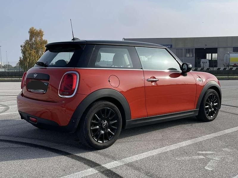 Usata Mini ONE 75 CV (55 kW) 2019 Arancione Utilitaria