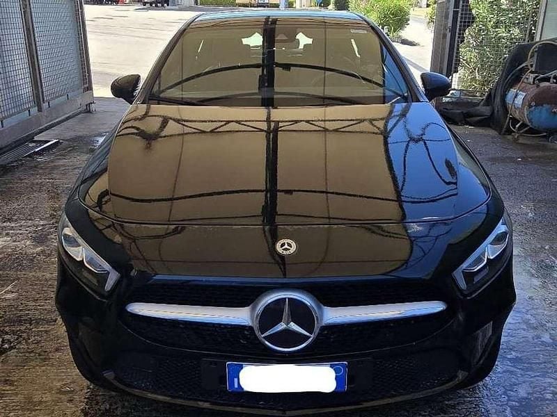 Nero Usata 2021 Mercedes A180 Edition Tre volumi | 28.500 € (Buon prezzo) - Immagine 1/4