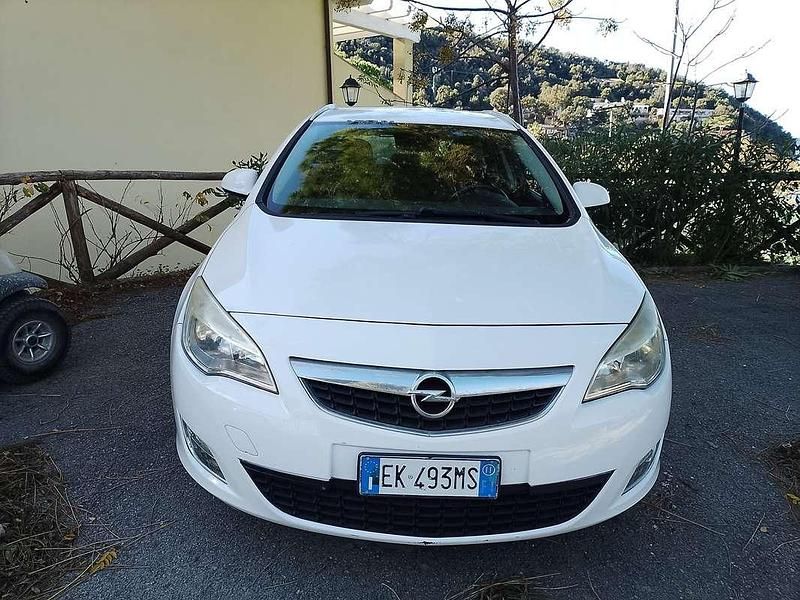 Usata Opel Astra Cosmo 165 CV (121 kW) 2011 Bianco Station wagon