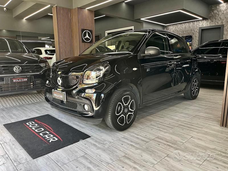 Usata Smart ForFour Superpassion 90 CV (66 kW) 2018 Nero Utilitaria