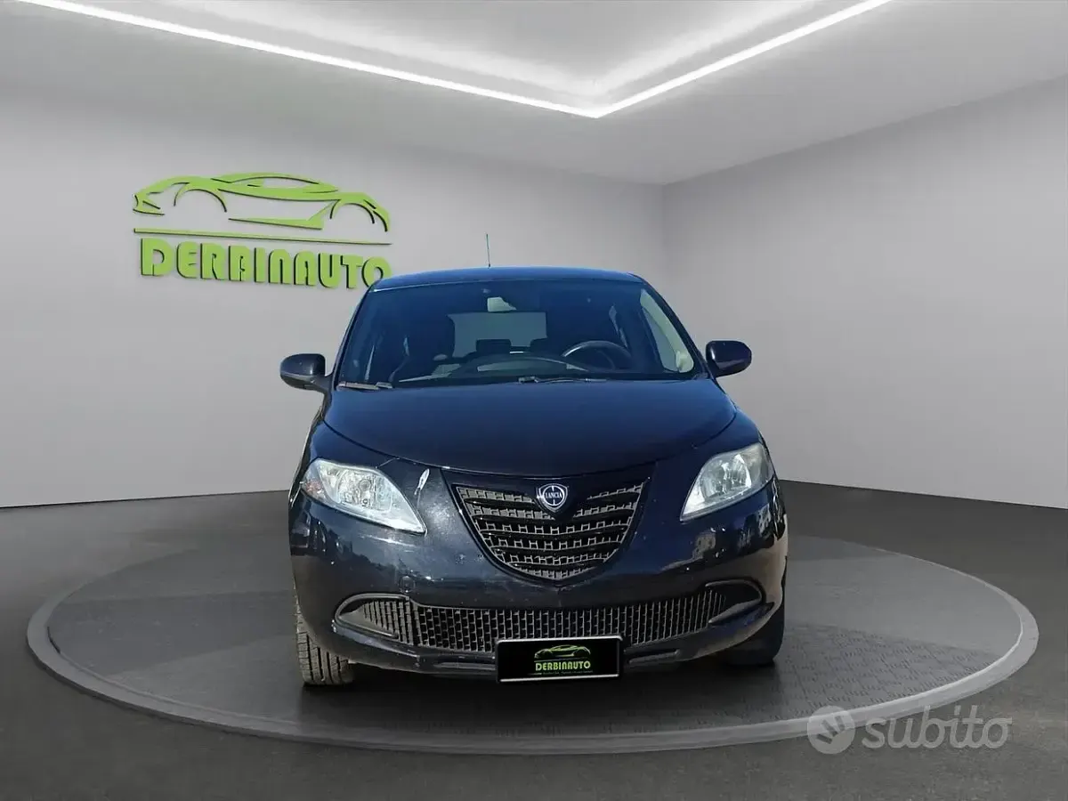 Usata Lancia Ypsilon Gold 69 CV (50 kW) 2016 Nero Utilitaria