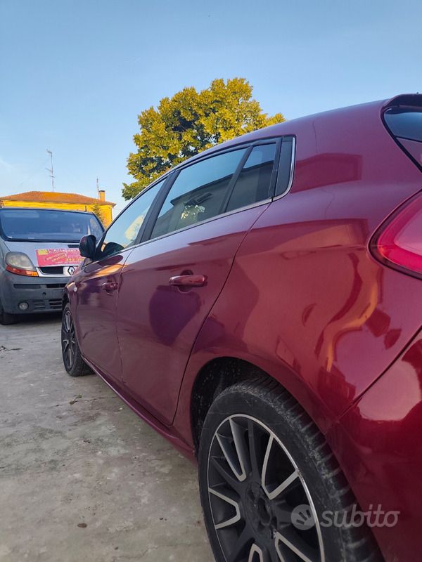 Rosso Usata 2008 Fiat Bravo Utilitaria | 700 € (Super prezzo) - Immagine 1/4