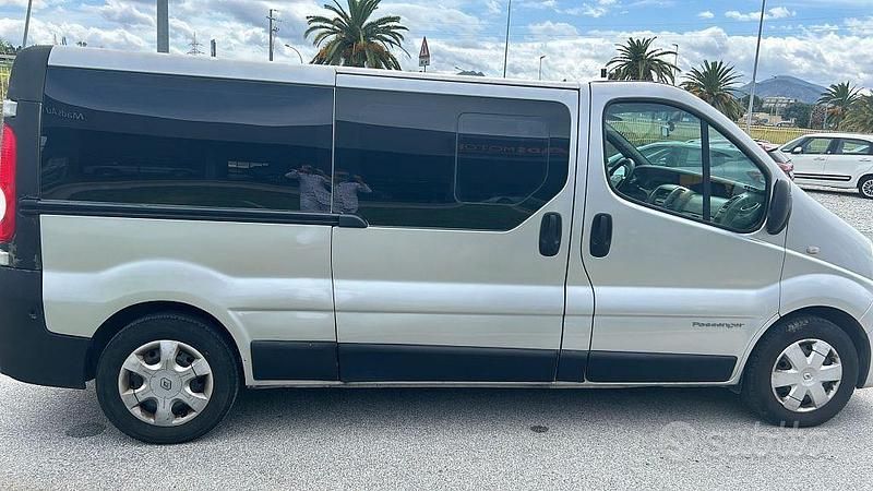 Usata Renault Trafic 146 CV (107 kW) 2007 Grigio Monovolume