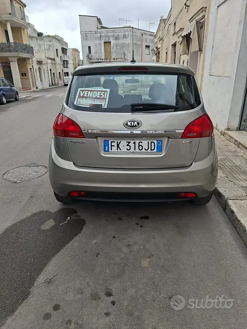 Usata Kia Venga 90 CV (66 kW) 2017 Grigio Utilitaria