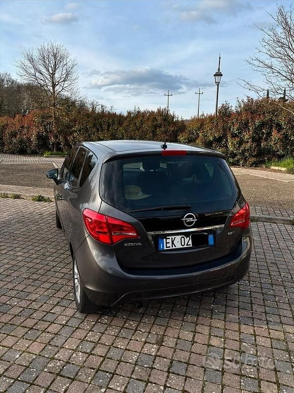Usata Opel Meriva 110 CV (80 kW) 2011 Grigio Monovolume