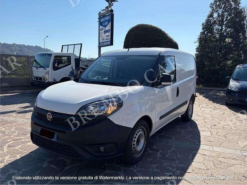 Usata Fiat Doblò Lounge 105 CV (77 kW) 2022 Bianco Monovolume