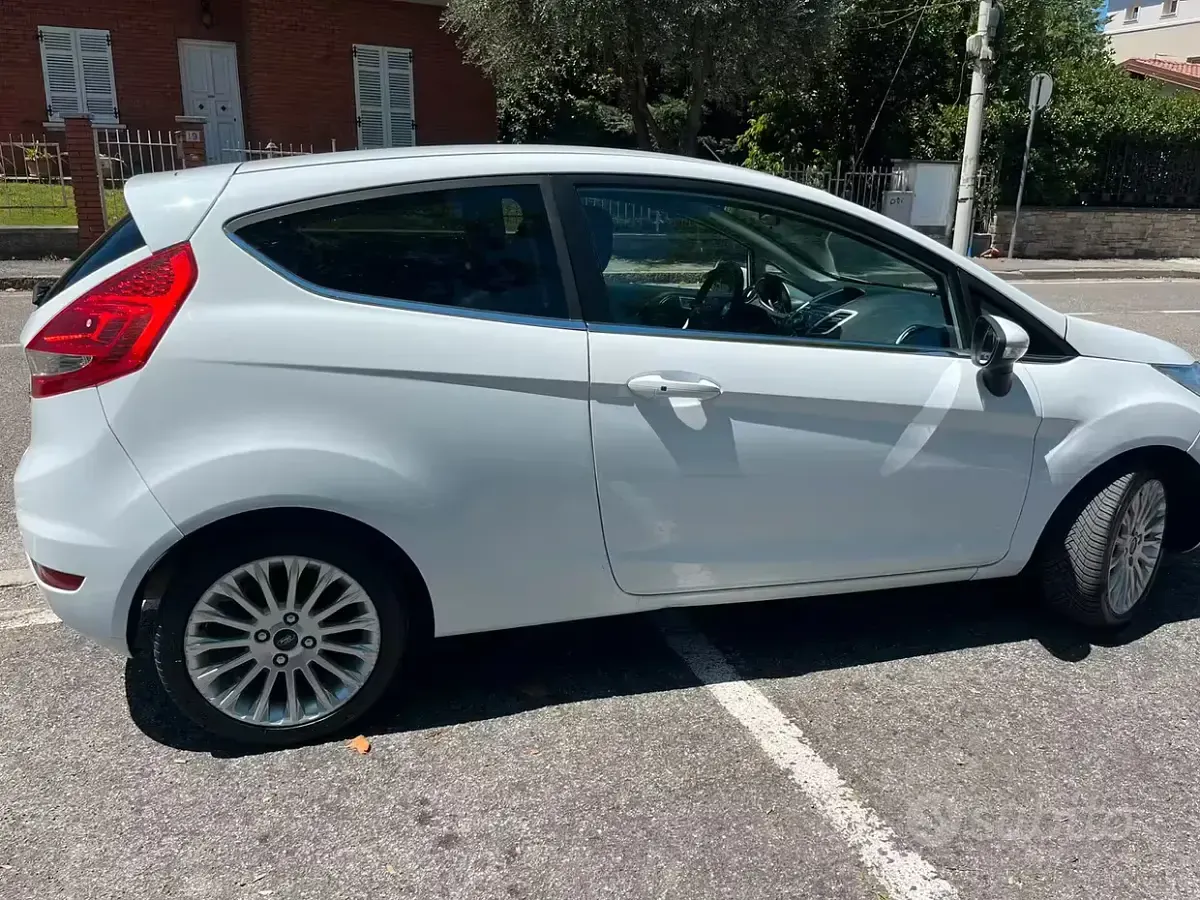 Usata Ford Fiesta 2012 Bianco Berlina