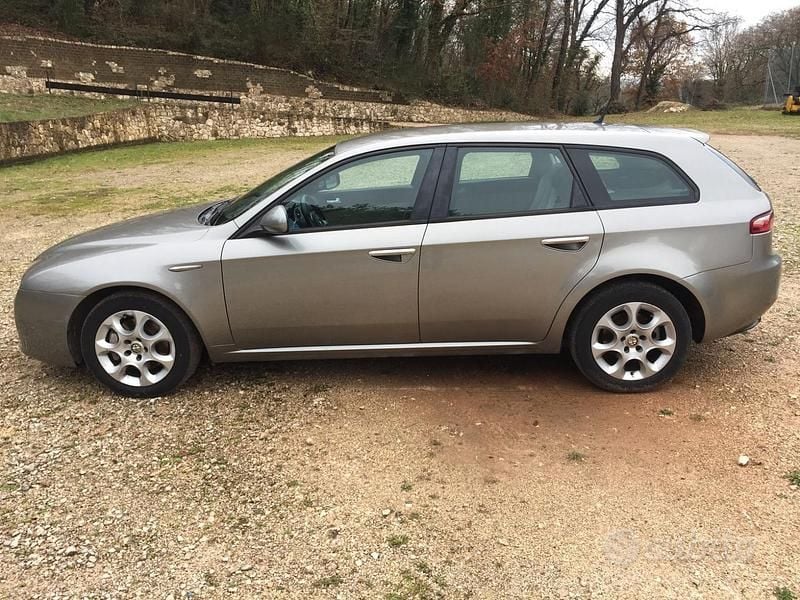 Usata 2008 Alfa Romeo 159 Station wagon | 1400 € (Super prezzo) - Immagine 1/4