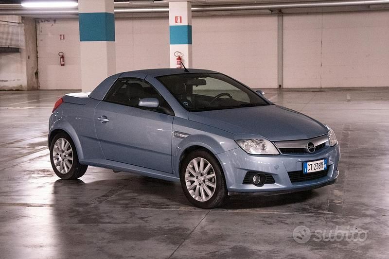 Usata Opel Tigra Edition 90 CV (66 kW) 2005 Blu Cabrio