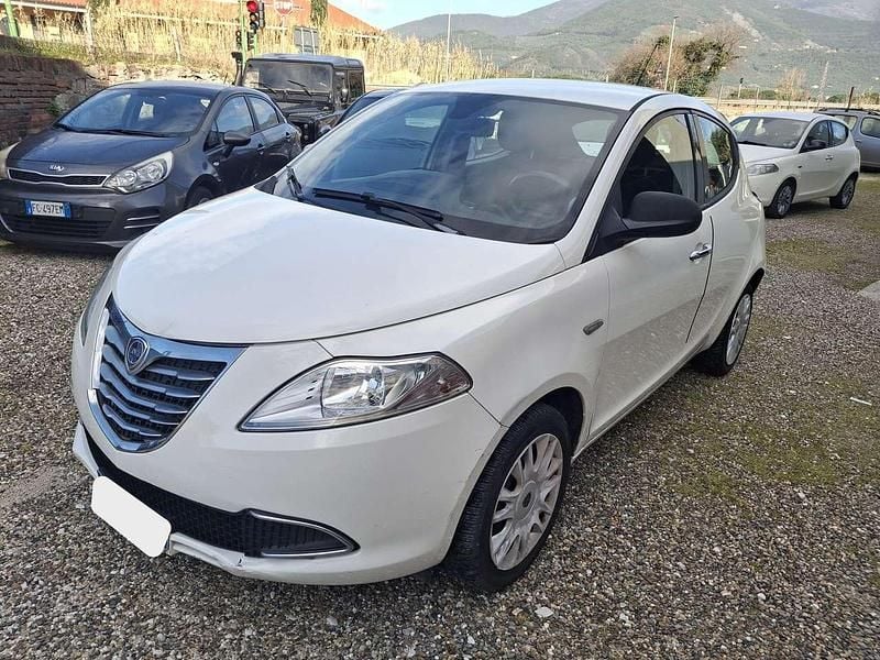 Usata Lancia Ypsilon Gold 69 CV (50 kW) 2012 Bianco Utilitaria