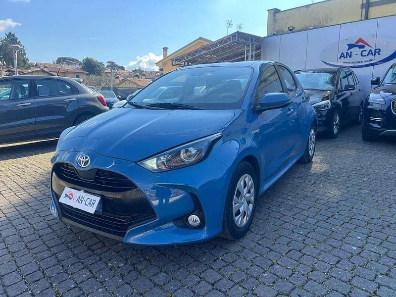 Usata Toyota Yaris Hybrid Active 92 CV (67 kW) 2021 Blu/azzurro Berlina