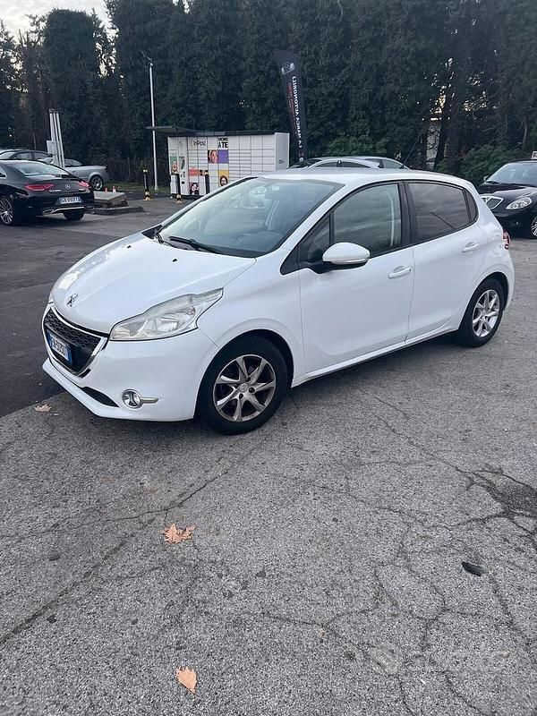 Usata Peugeot 208 Allure 82 CV (60 kW) 2012 Bianco Utilitaria
