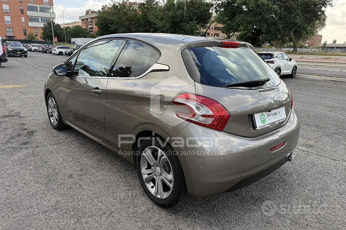 Usata Peugeot 208 Allure 120 CV (88 kW) 2013 Marrone Utilitaria