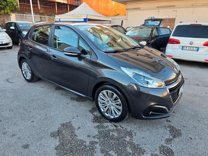 Usata Peugeot 208 Allure 67 CV (49 kW) 2018 Grigio Utilitaria