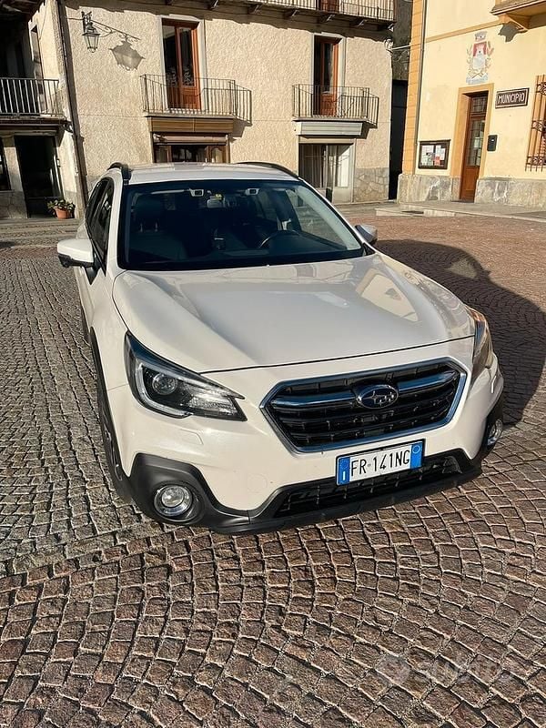 Usata Subaru Outback 175 CV (128 kW) 2018 Bianco Station wagon