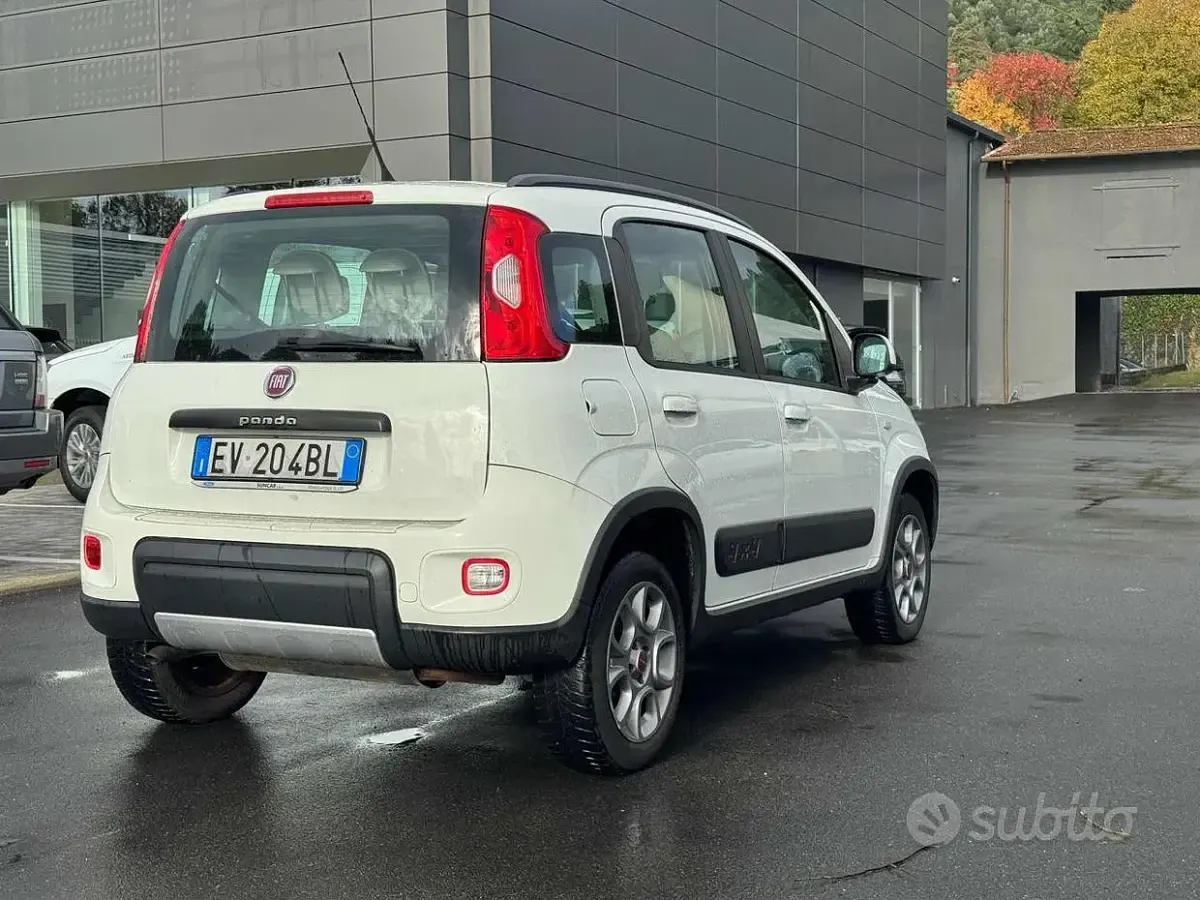 Usata Fiat Panda 4x4 S 84 CV (61 kW) 2013 Bianco Utilitaria