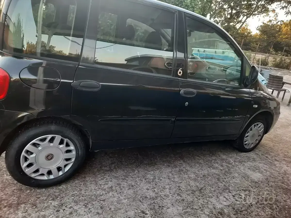 Usata Fiat Multipla 103 CV (75 kW) 2010 Nero Monovolume