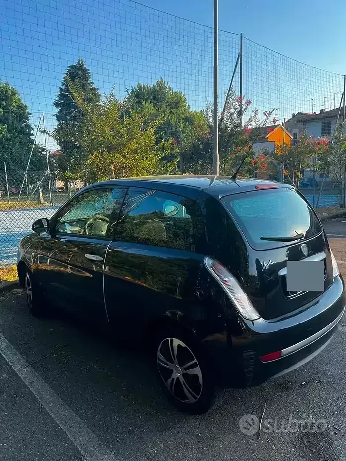 Usata Lancia Ypsilon 60 CV (44 kW) 2010 Nero Utilitaria
