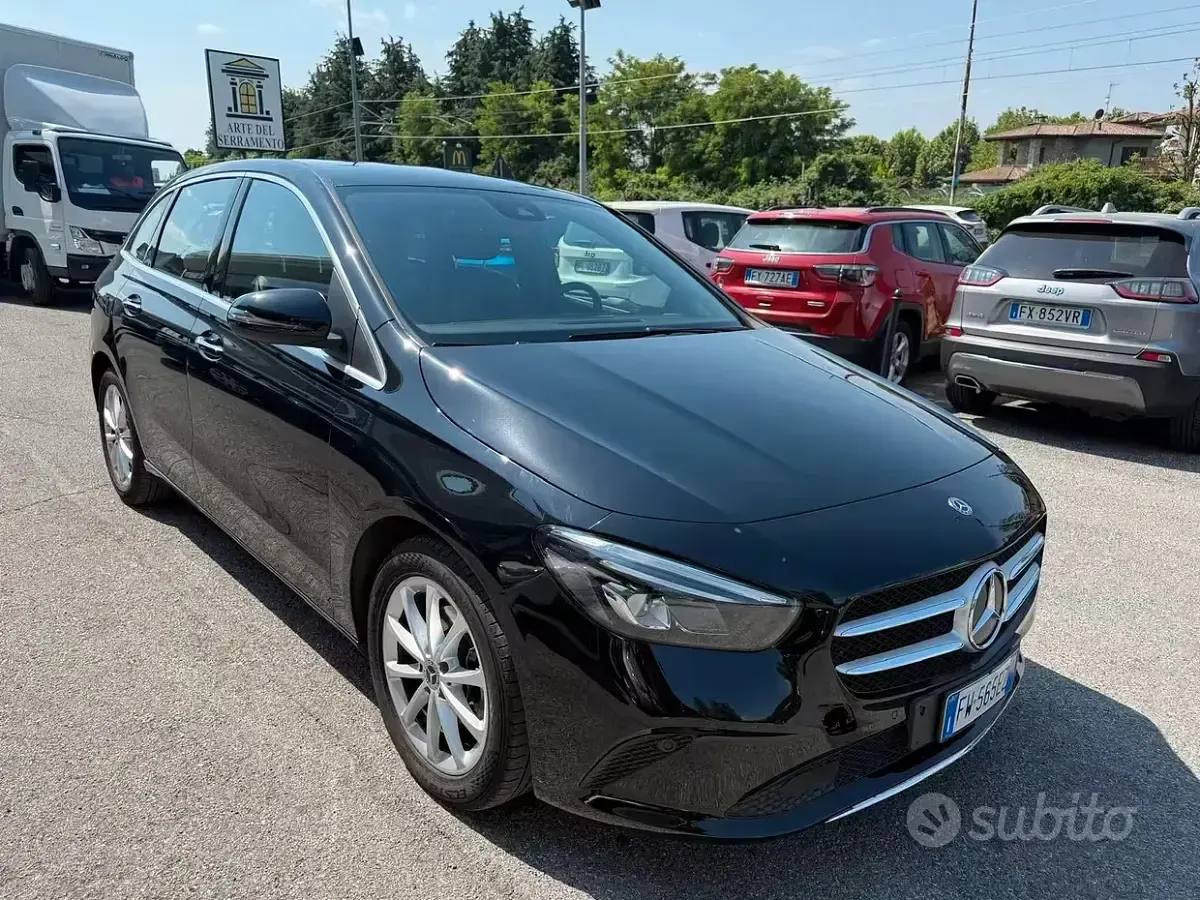 Usata Mercedes B180 Premium 116 CV (85 kW) 2019 Nero Utilitaria