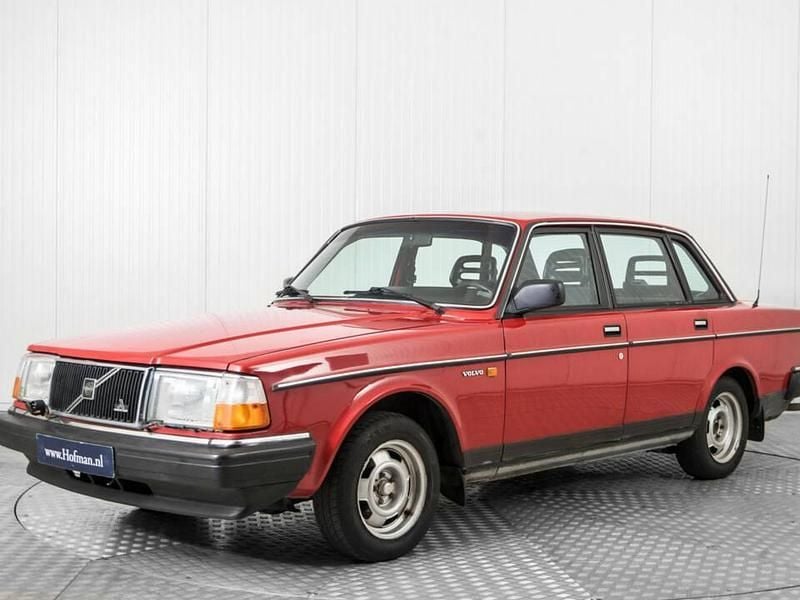 Rosso Usata 1987 Volvo 240 Tre volumi | 10.900 € - Immagine 1/4