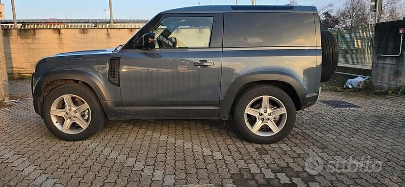 Usata Land Rover Defender 90 CV (66 kW) 2023 Blu Station wagon