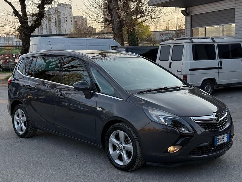 Usata Opel Zafira Tourer Cosmo 140 CV (102 kW) 2013 Argento Monovolume