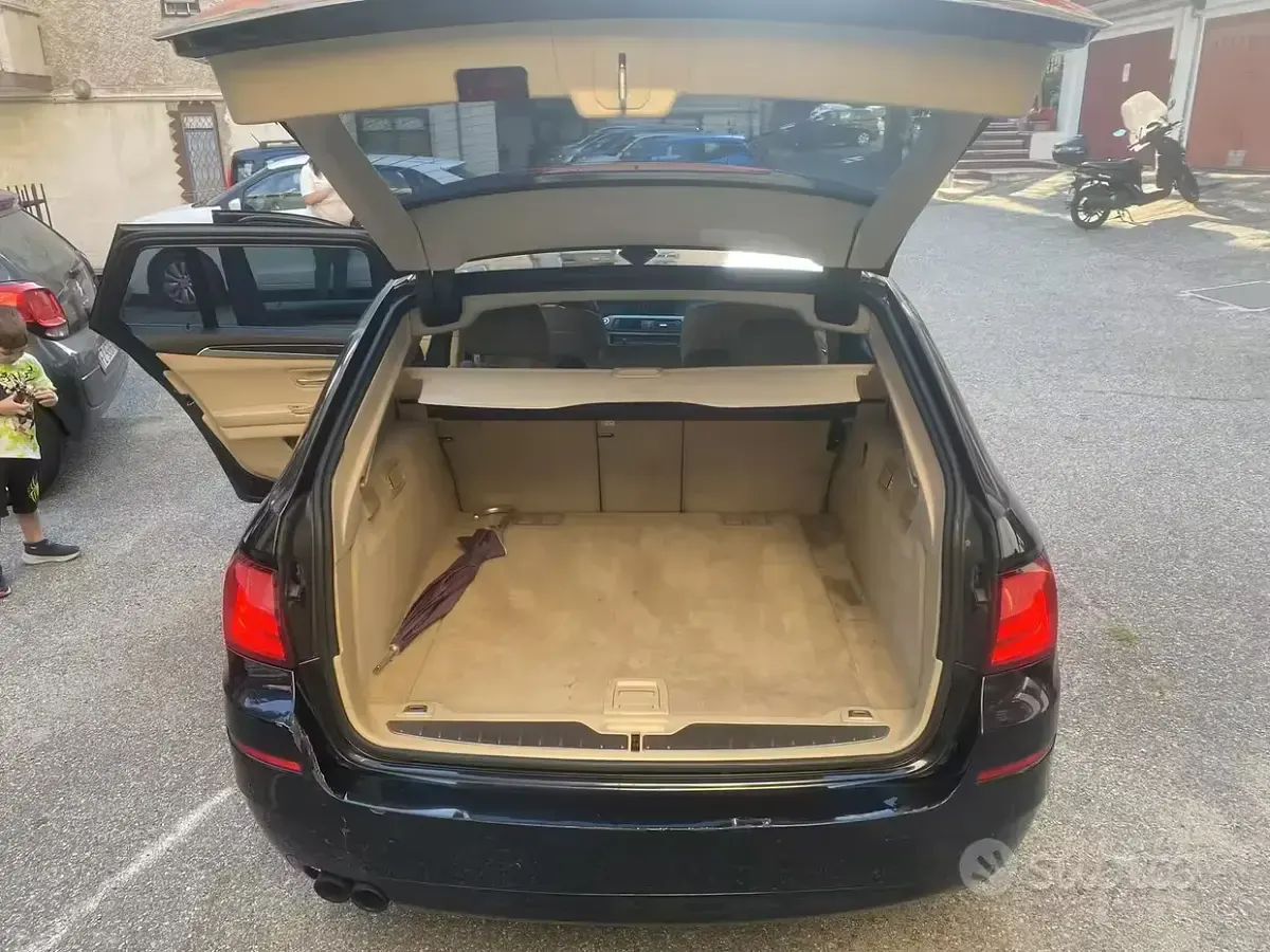 Usata BMW 530 Efficient Dynamics 258 CV (189 kW) 2011 Nero Station wagon