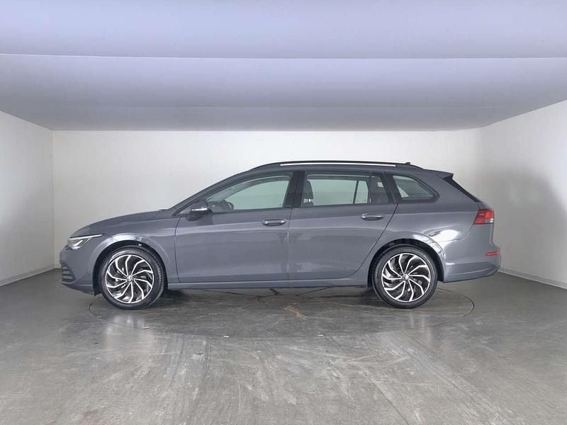 Usata VW Golf VIII Life 110 CV (80 kW) 2023 Dolphin grey metallizzato Station wagon