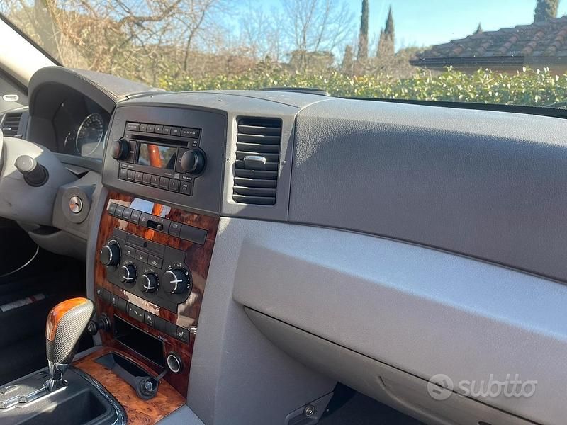 Usata Jeep Cherokee Overland 218 CV (160 kW) 2007 Nero SUV