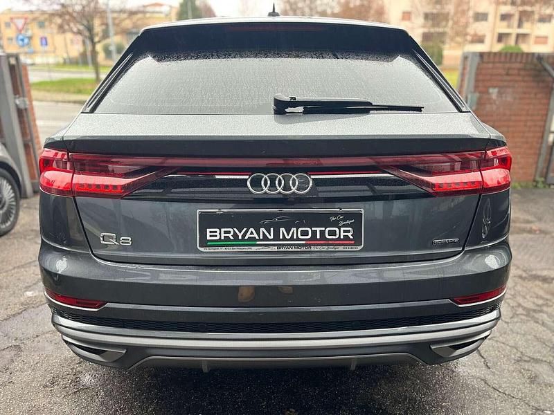 Usata Audi Q8 340 CV (250 kW) 2022 Grigio SUV