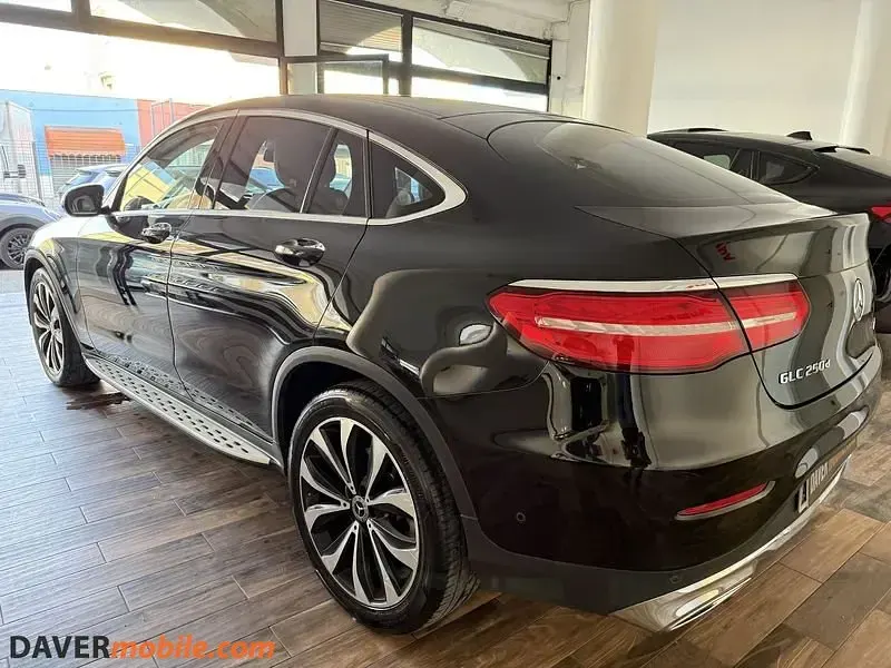 Usata Mercedes GLC250 204 CV (150 kW) 2018 Nero Coupé