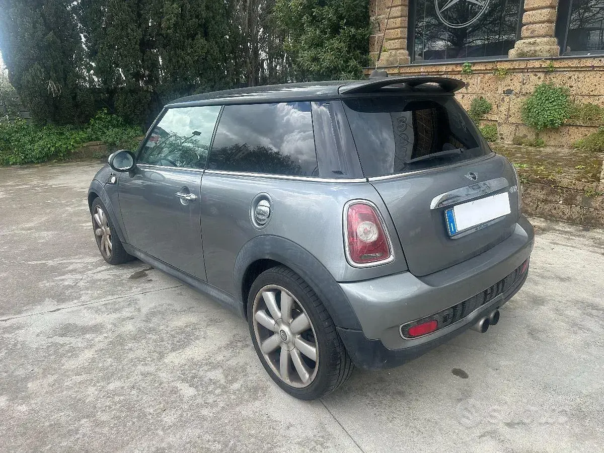 Usata Mini Cooper S 184 CV (135 kW) 2010 Grigio Utilitaria