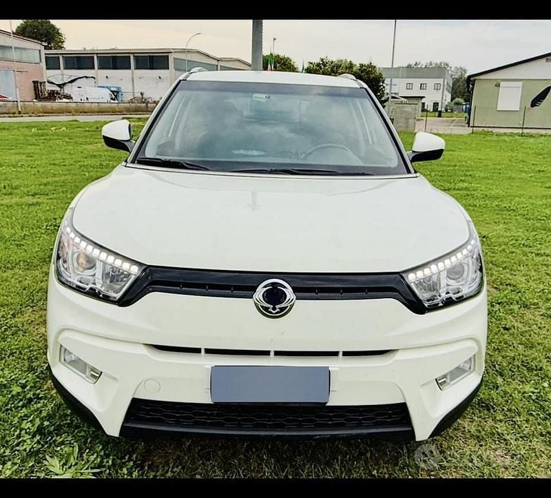 Usata Ssangyong (KGM) Tivoli 115 CV (84 kW) 2016 Bianco SUV