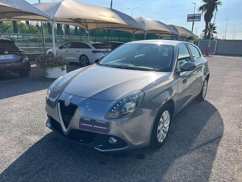 Usata Alfa Romeo Giulietta Distinctive 120 CV (88 kW) 2016 Grigio Berlina