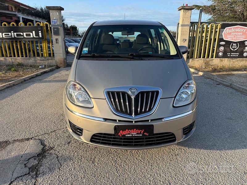 Usata Lancia Musa 90 CV (66 kW) 2010 Marrone Monovolume