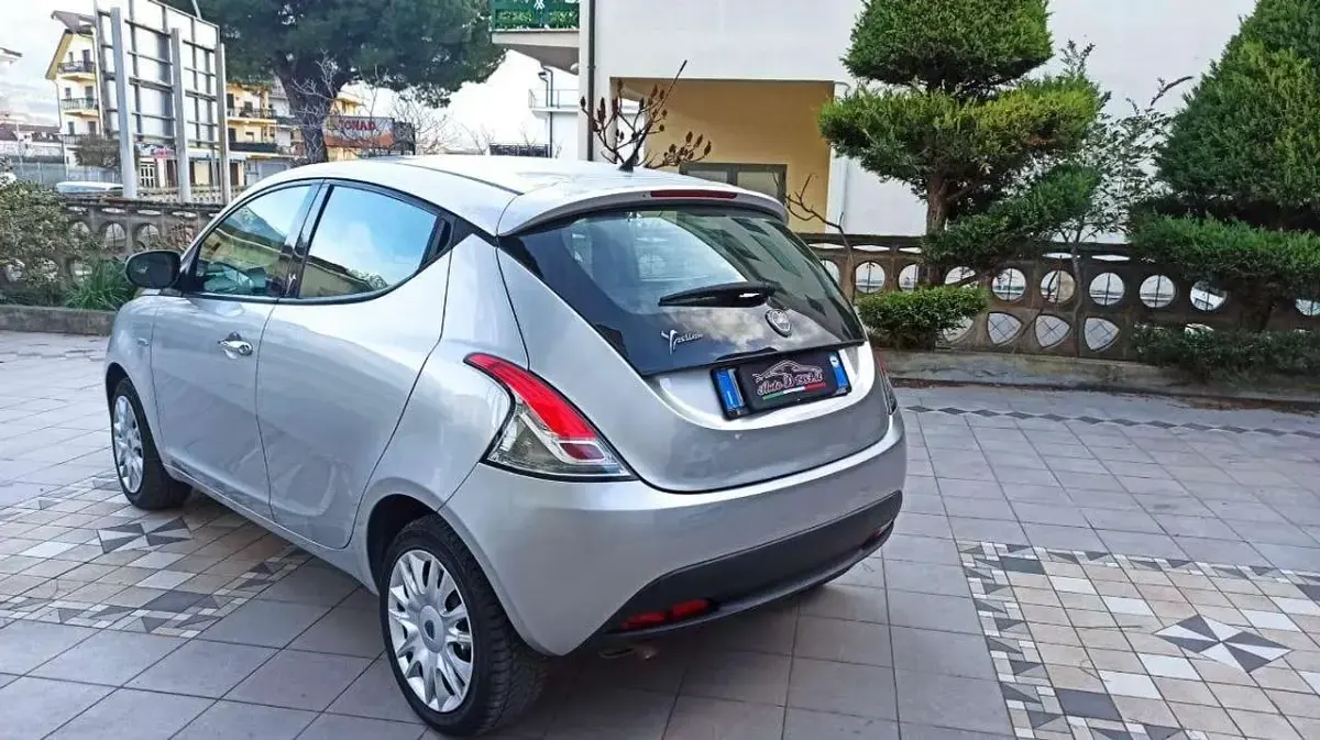 Usata Lancia Ypsilon S 95 CV (69 kW) 2013 Argento Utilitaria