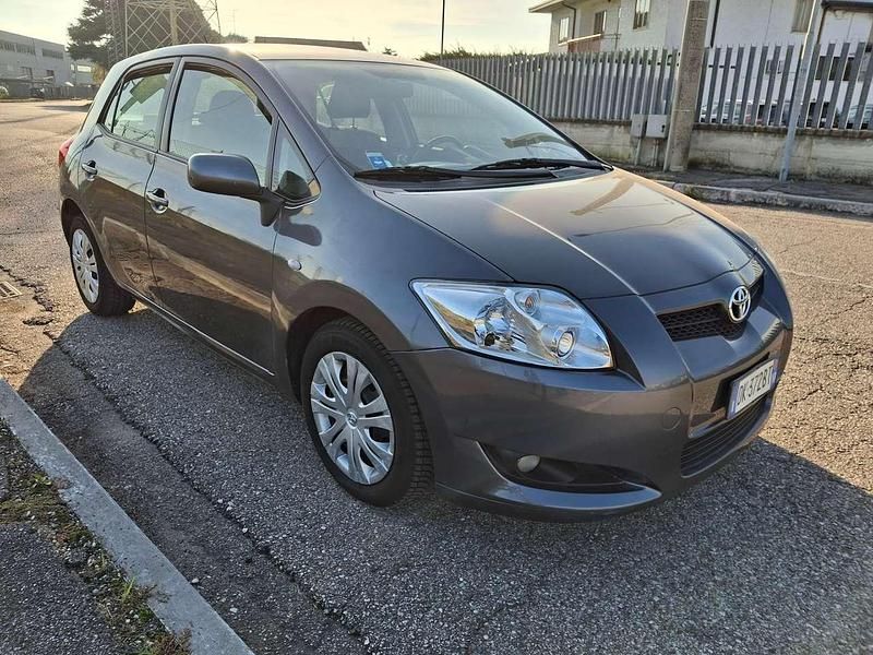 Usata Toyota Auris 90 CV (66 kW) 2007 Grigio Berlina