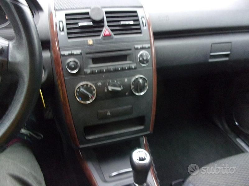 Usata Mercedes A180 Elegance 108 CV (79 kW) 2011 Argento Berlina