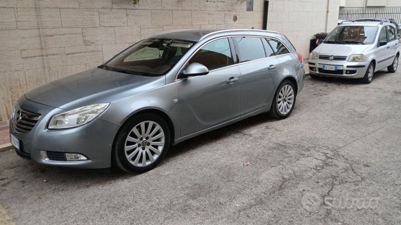 Grigio Usata 2010 Opel Insignia Station wagon | 2500 € (Buon prezzo) - Immagine 1/4