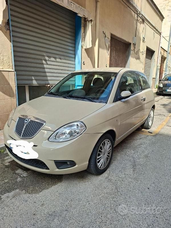 Usata Lancia Ypsilon 95 CV (69 kW) 2012 Marrone Utilitaria