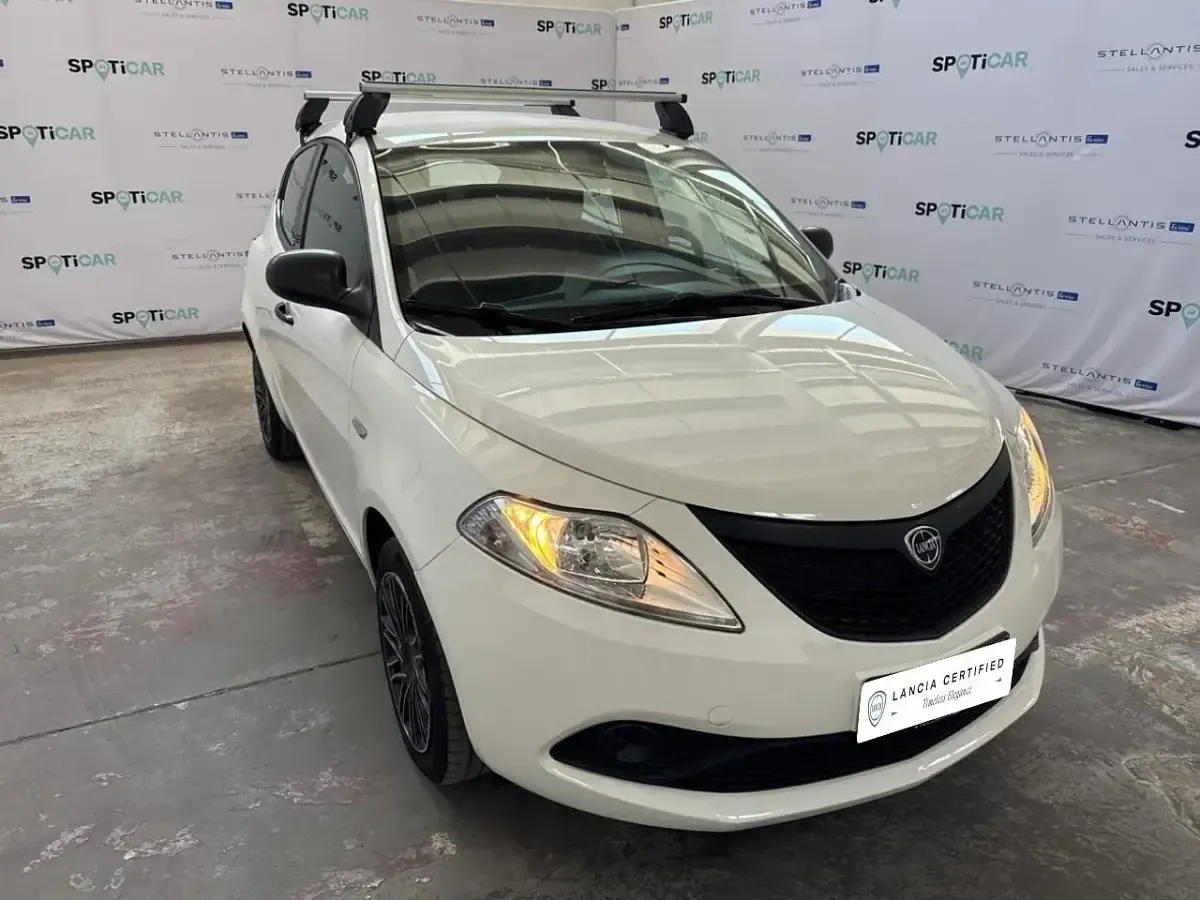 Usata Lancia Ypsilon 69 CV (50 kW) 2019 Bianco Utilitaria