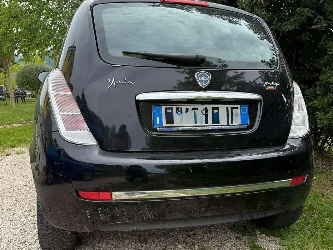 Gebraucht Lancia Ypsilon 75 PS (55 kW) 2010 Schwarz Kleinwagen