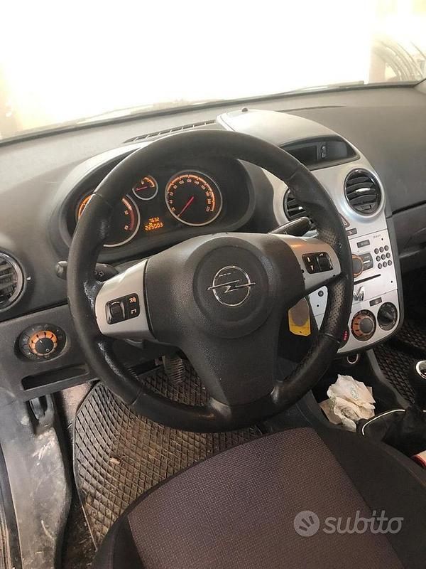 Usata Opel Corsa Club 75 CV (55 kW) 2008 Utilitaria