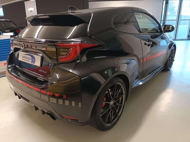 Usata Toyota Yaris 261 CV (191 kW) 2021 Precious black Utilitaria