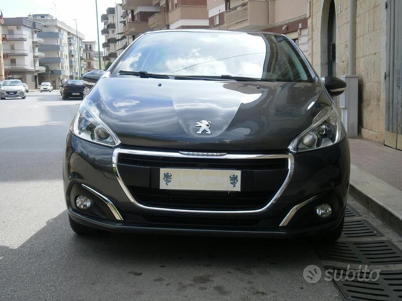 Usata Peugeot 208 Active 75 CV (55 kW) 2018 Grigio Utilitaria