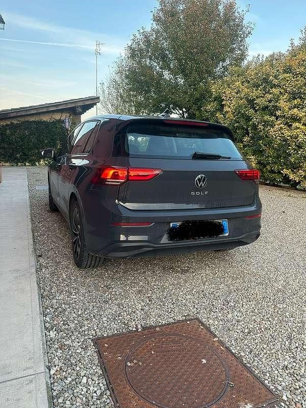 Usata VW Golf VIII Life 131 CV (96 kW) 2021 Grigio Berlina