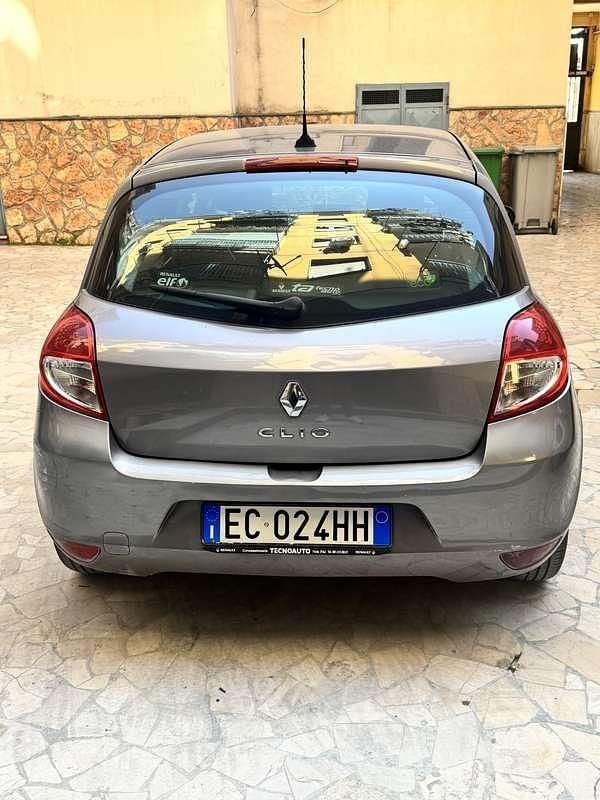 Usata Renault Clio II 75 CV (55 kW) 2010 Berlina